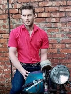 Men Short-Sleeved Red Shirt