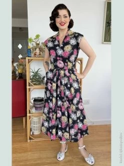 Runaround Sue Chrysanthemum Black -Chic Apparel Shop runaround sue chrysanthemum black p4706 26540 medium